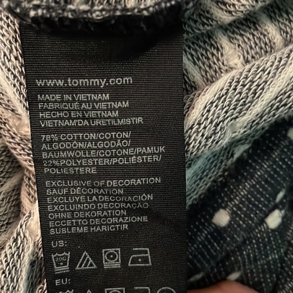 Cute Hilfiger tee - Picture 6 of 6